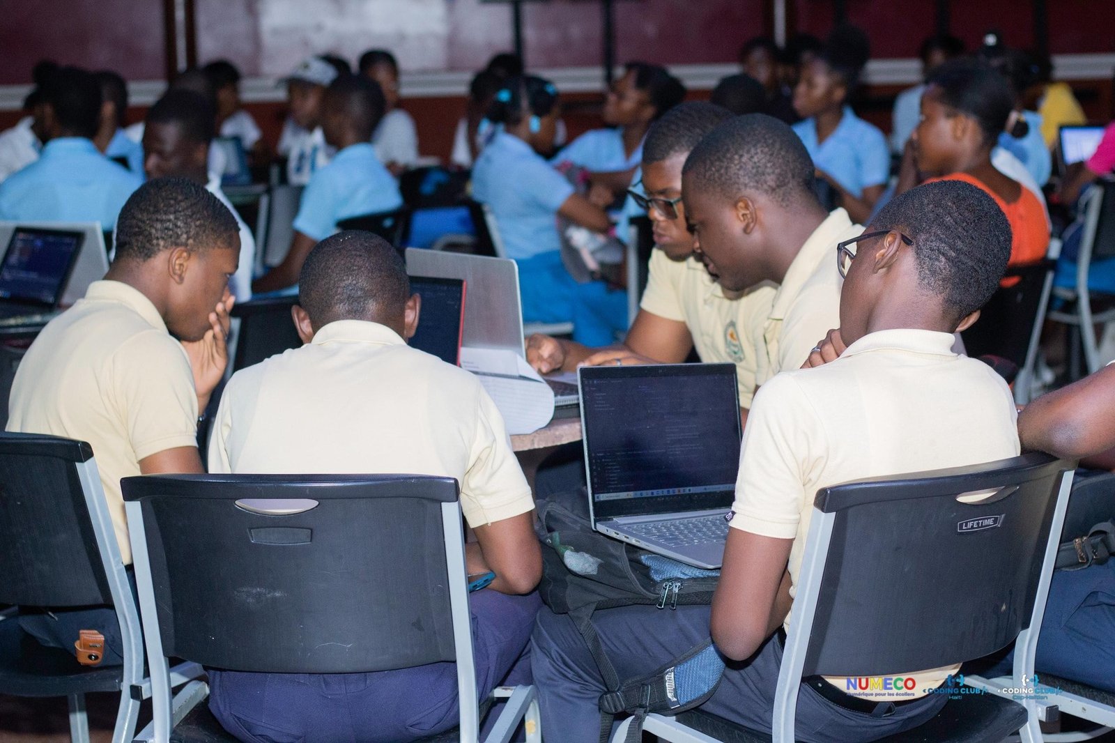 Kap-Ayisyen: 70 elèv aprann pwogramasyon gras a Coding Club Haiti
