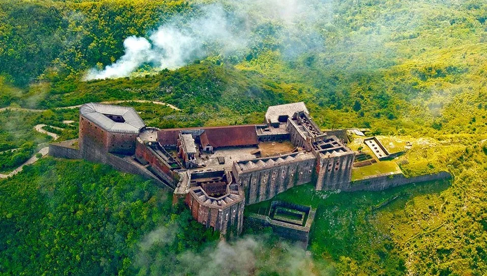 Bay Ayiti Wonderland: Ansanm, Ann Chanje Imaj Ayiti sou Entènèt!