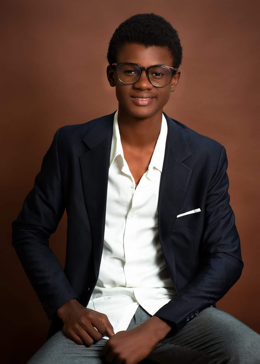 Jean Wood Jude, ke yo rekonèt kòm yon powèt an silans, lage premye koleksyon Powèm li.