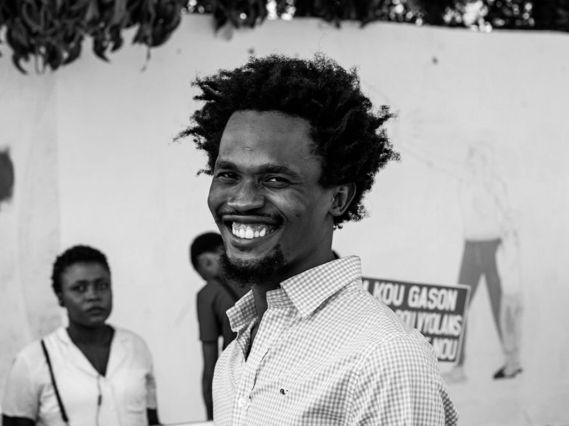 Edisyon Julien Hilaire lanse  Tan pou pwezi 