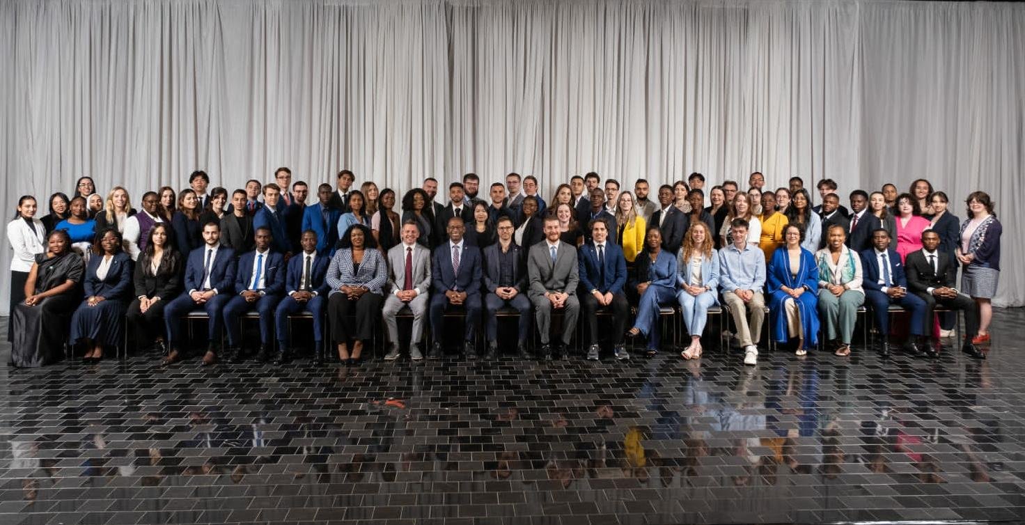 Parlemant Fransèfòn Jèn: Yon Enstitisyon Kle pou Rankont Jèn Fransèfòn yo