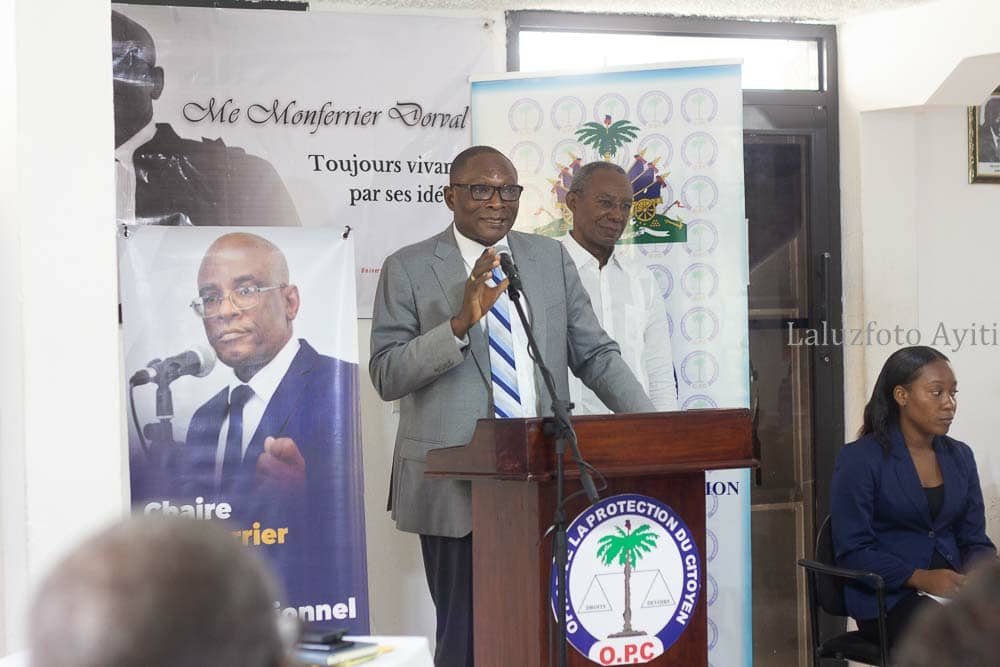 Chèz Dwa Konstitisyonèl Monferrier Dorval, yon jès Inivèsite Leta Ayiti, pou konsève memwa Pwofesè Dorval.