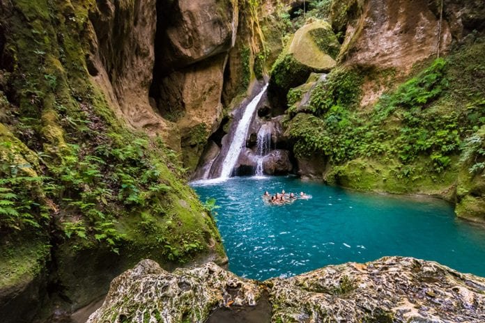 Yon plaj ayisyen sezi ak bote inatandi li - Dekouvri li!