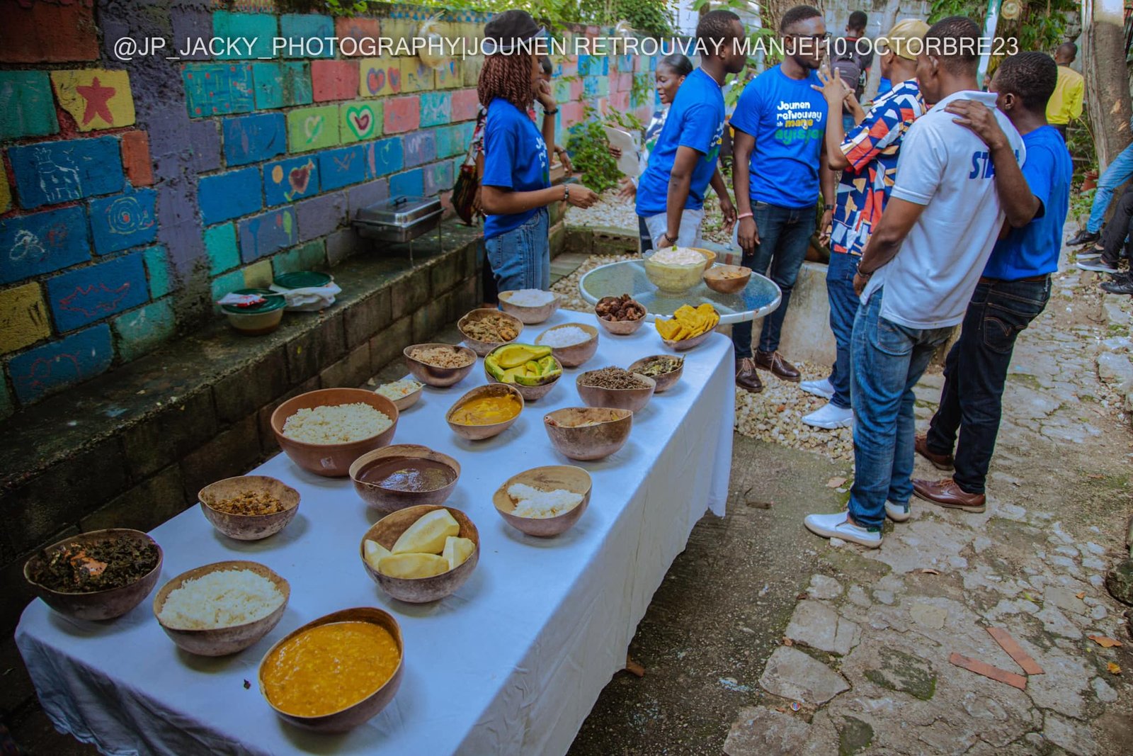Haïti Cuisine:  JOUNEN RETWOUVAY AK MANJE AYISYEN  nan okazyon fèt Andy Vibert.
