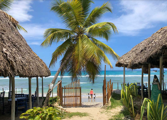 Eksplore Cayes-Jacmel, Ayiti: Dekouvri yon trezò touristik ak kiltirèl.