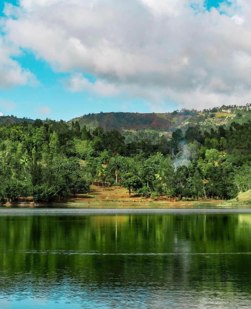 Ayiti: Plonje tèt ou nan Serenite Étang Bossier nan Cayes-Jacmel