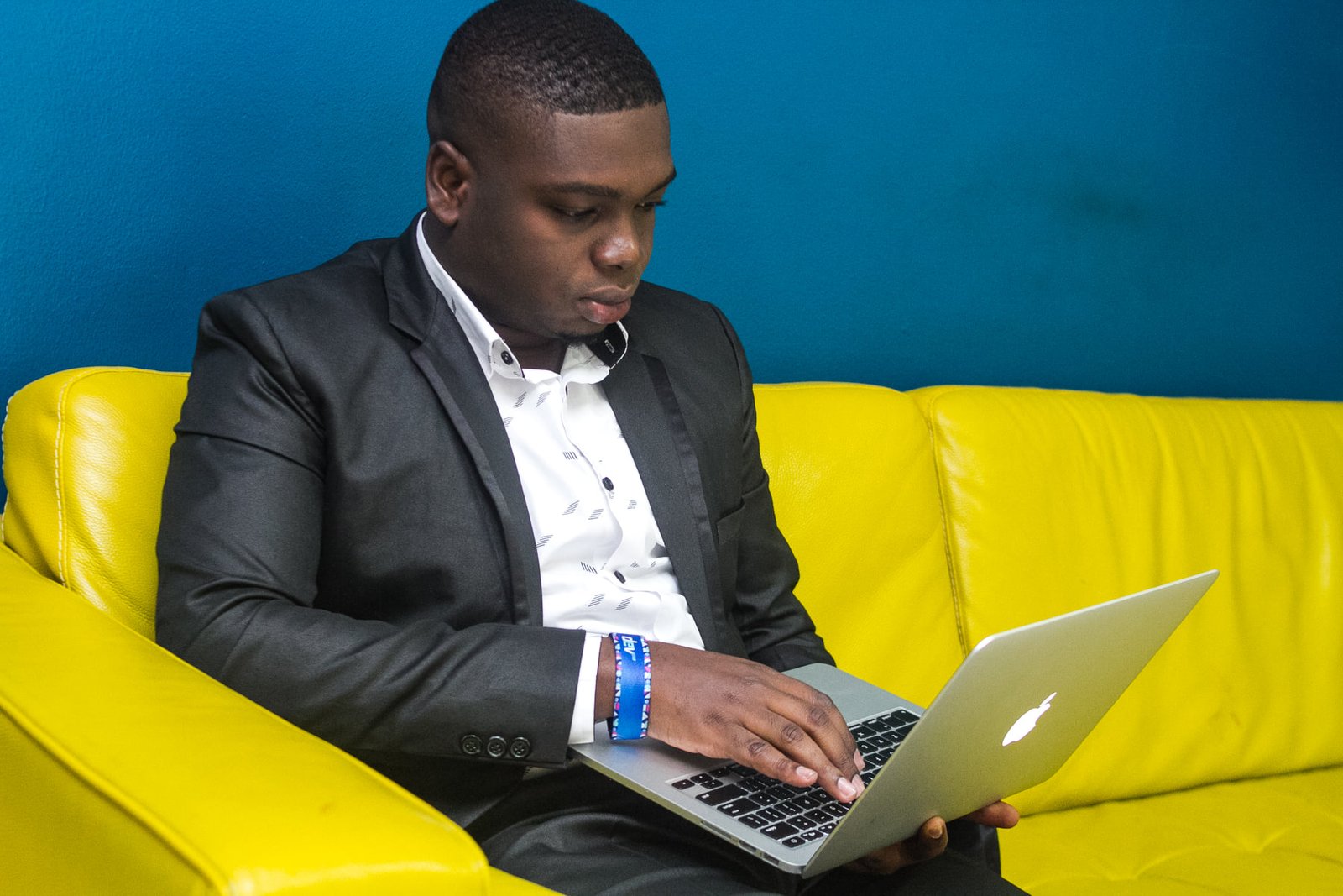 Webmaster ayisyen an: Guy Alain Appolon, yon referans