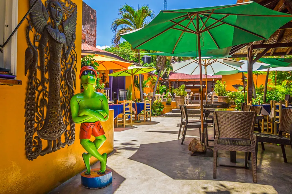 Ayiti: Lakay Bar Restoran / Vizit vityèl